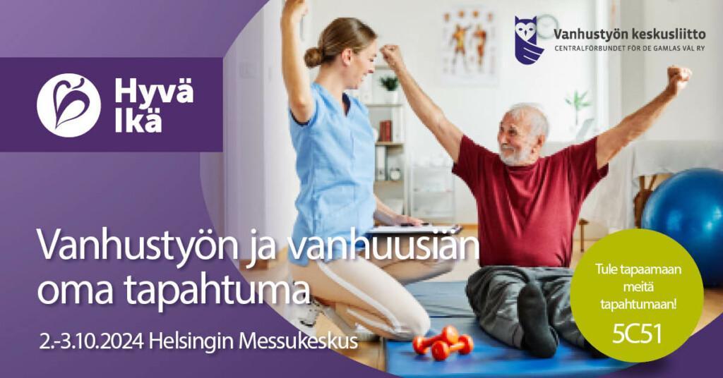 Nuori nainen, fysioterapeutti ohjaa iäkästä miestä jumppaamaan. 