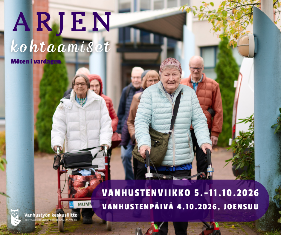 Vanhustenviikon 2026 juliste teemalla Arjen kohtaamiset. Kuvassa ryhmä iäkkäitä ihmisiä kävelee ulkona rakennuksen pihalla. Etualalla kaksi henkilöä kulkee rollaattorin kanssa ja muut seuraavat perässä. Julisteessa on teksti “Arjen kohtaamiset – Möten i vardagen”, sekä “Vanhustenviikko 5.–11.10.2026” ja “Vanhustenpäivä 4.10.2026 Joensuu”. Alareunassa on Vanhustyön keskusliiton logo.